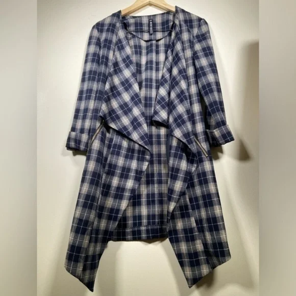 Pre-Loved Design Lab Plaid Jacket – Excellent Condition, Size Small - Picture 3 of 10